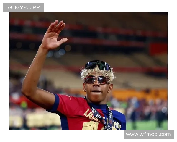 足球明星假摔事件引发热议视频曝光引众多球迷热议与反思