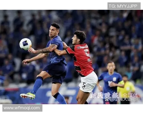 足球明星如璀璨星辰在绿茵场上闪耀他们的技艺与激情点燃无数球迷的心灵