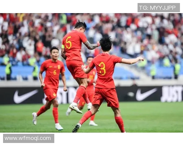 香港足球明星队激情踢球瞬间精彩回顾展现运动魅力与团队精神 香港足球明星队激情踢球瞬间精彩回顾展现运动魅力与团队精神