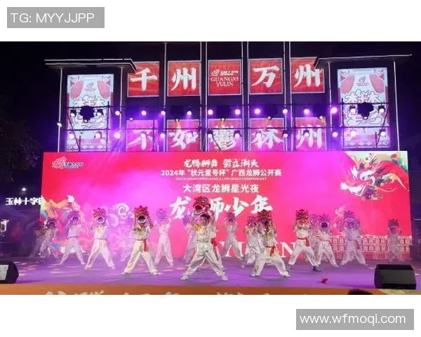 足球明星惊叹中国舞狮表演展现传统文化魅力与激情碰撞 足球明星惊叹中国舞狮表演展现传统文化魅力与激情碰撞